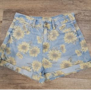 American Eagle Sunflower Print Light Wash Jean Denim Hi Rise Mom Shorts Size 2